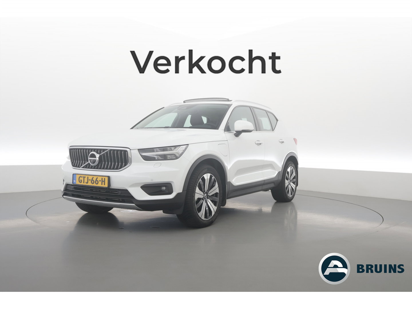 Volvo XC40 1.5 T5 Recharge Inscription | Pano-dak | 360 camera | Trekhaak | H&K audio | ACC+Blis | Stoel + stuurverwarming |