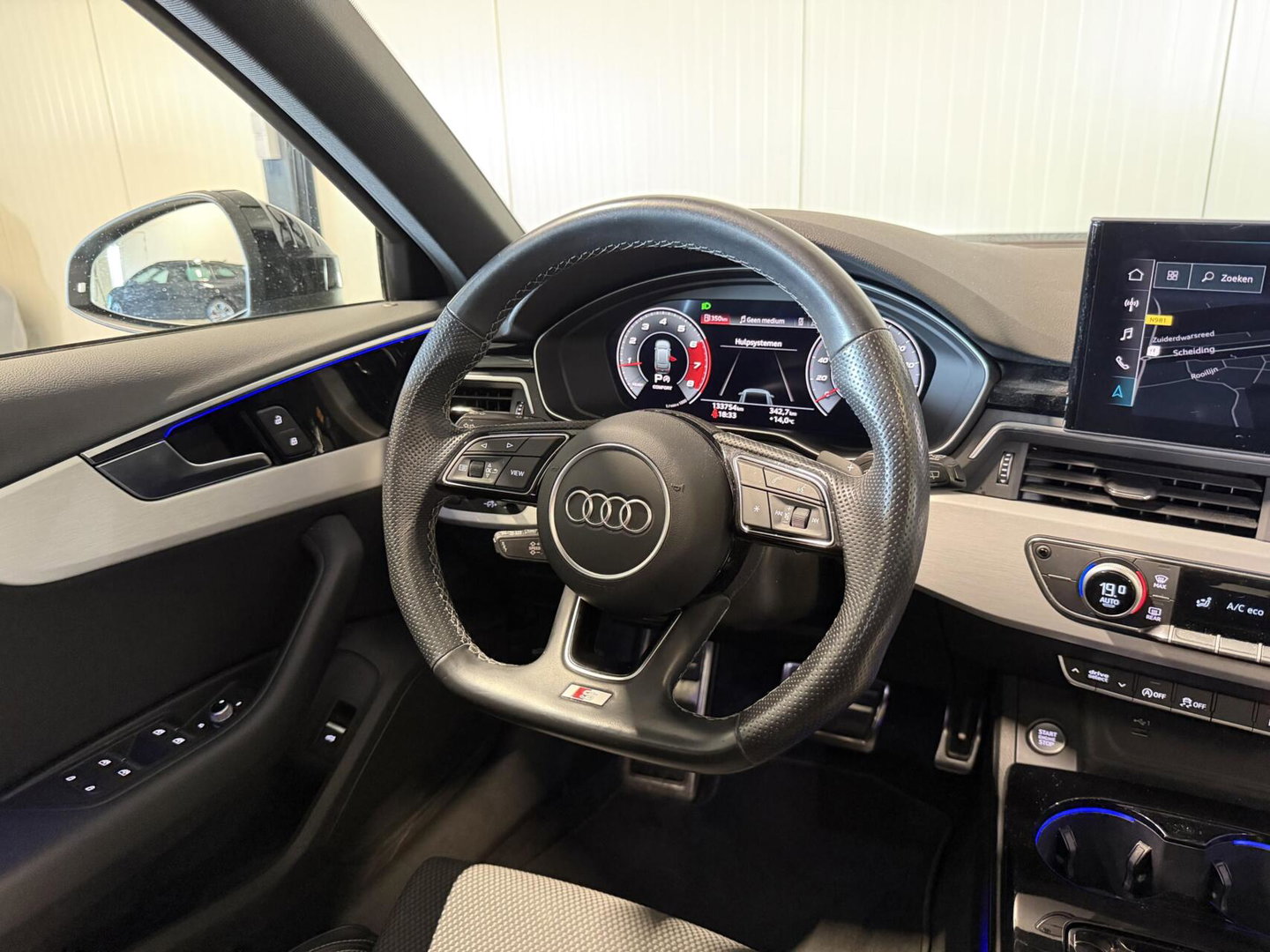 Audi A4 Avant 35 TFSI S S-line Pano Virtual Trekhaak Carplay