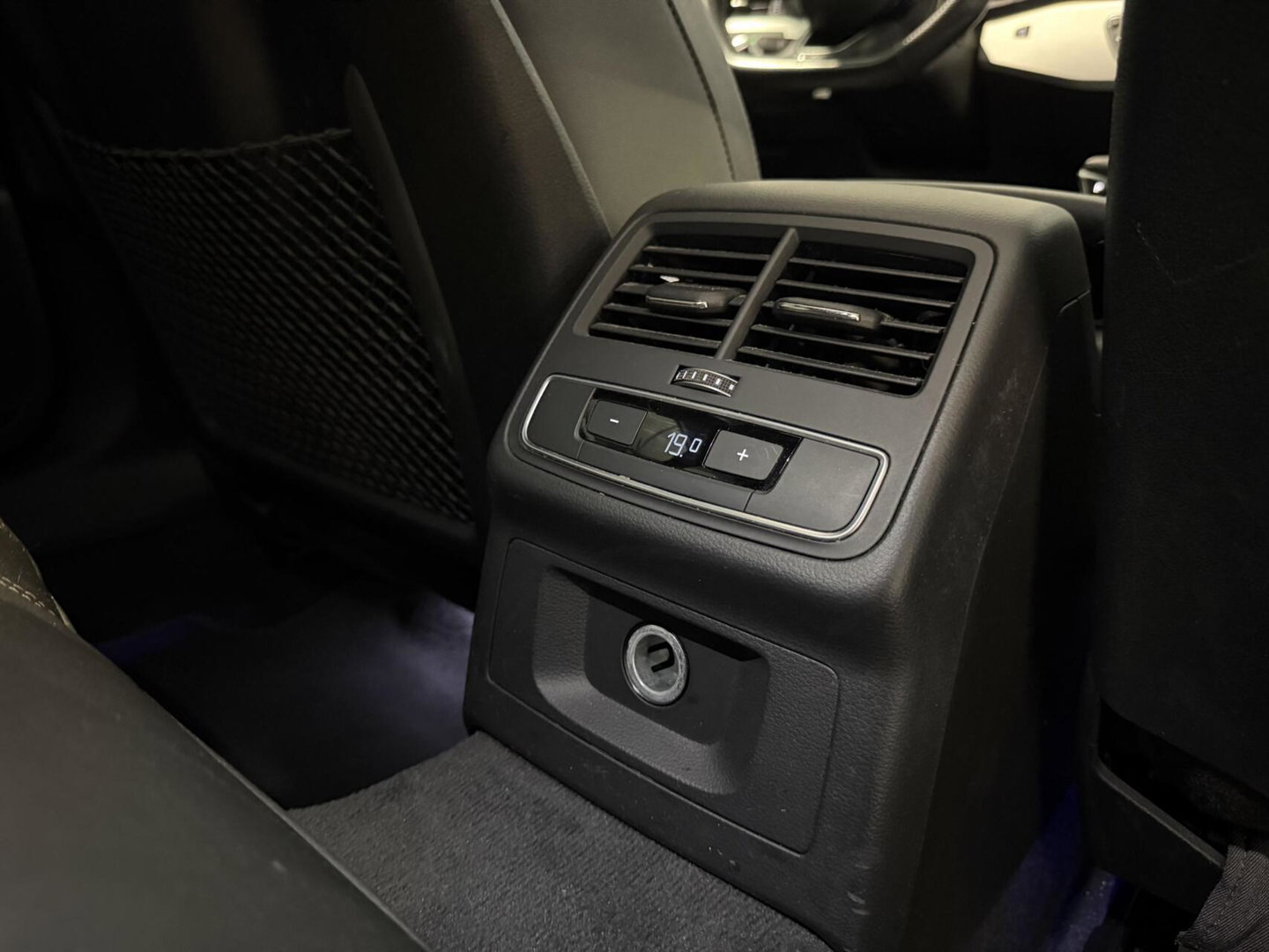 Audi A4 Avant 35 TFSI S S-line Pano Virtual Trekhaak Carplay