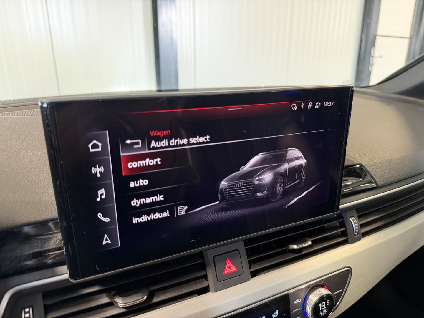 Audi A4 Avant 35 TFSI S S-line Pano Virtual Trekhaak Carplay