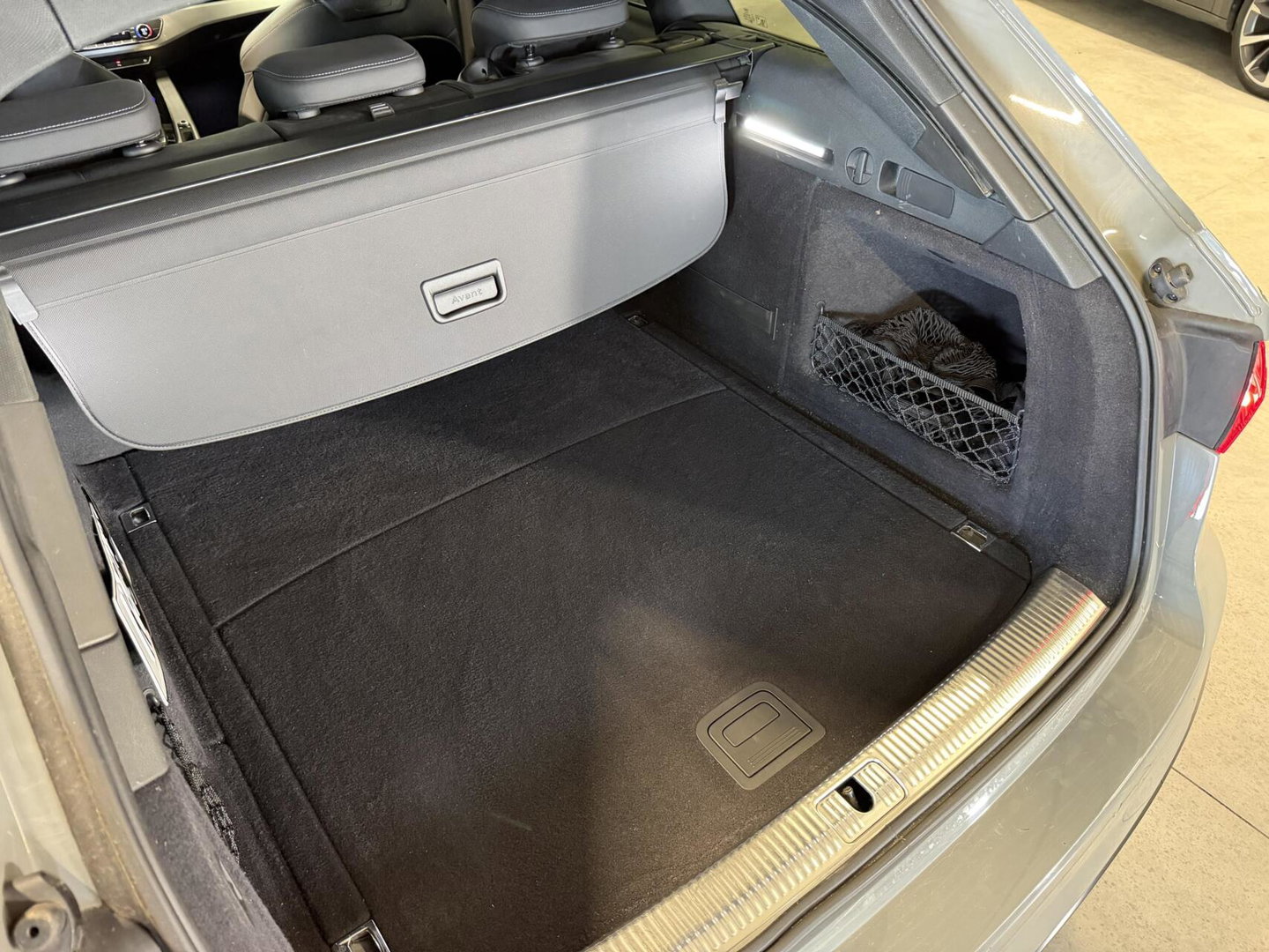 Audi A4 Avant 35 TFSI S S-line Pano Virtual Trekhaak Carplay