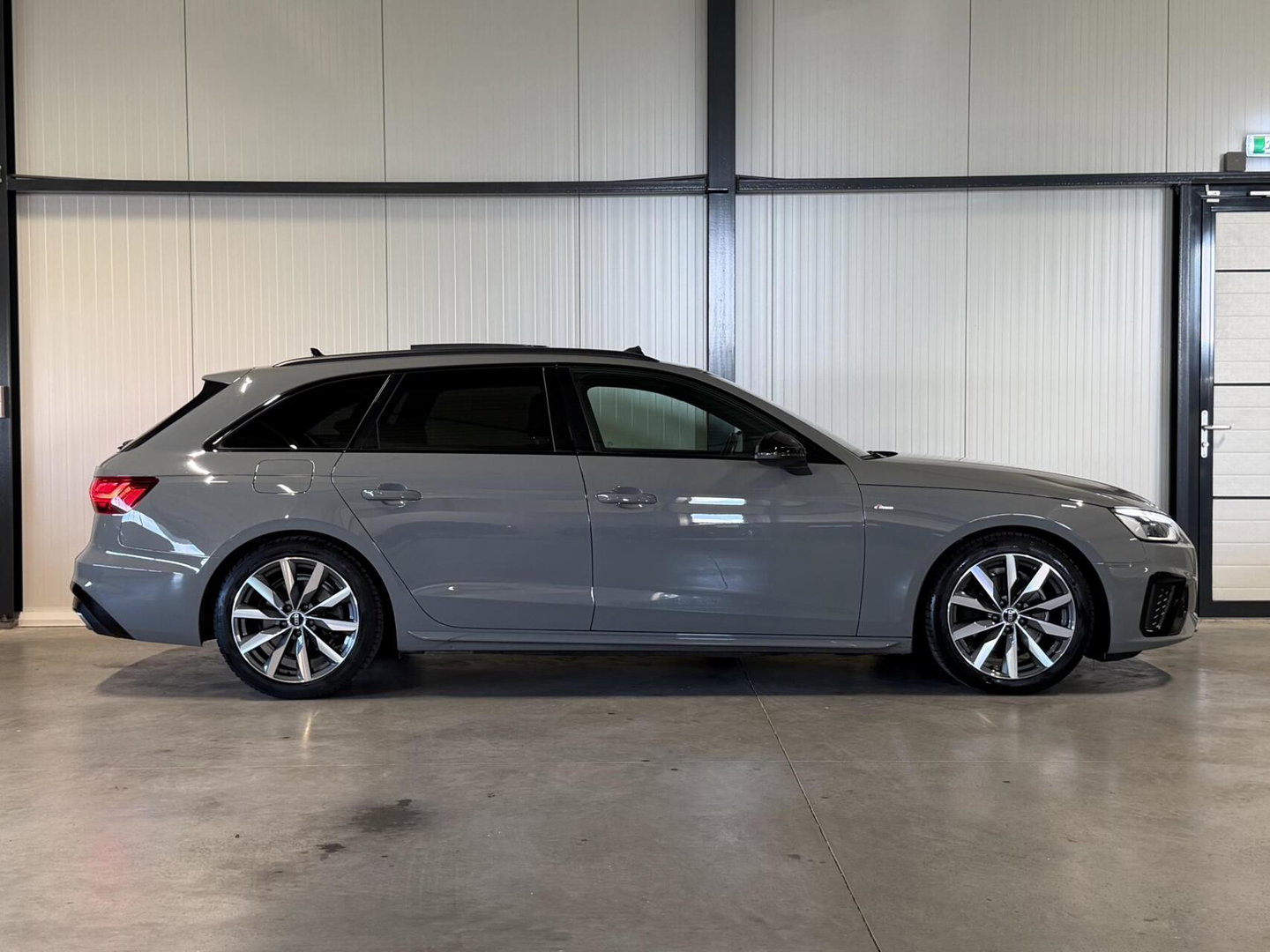 Audi A4 Avant 35 TFSI S S-line Pano Virtual Trekhaak Carplay
