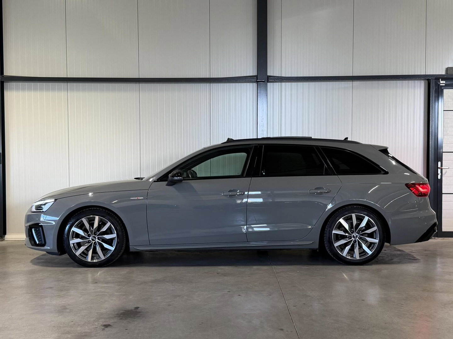 Audi A4 Avant 35 TFSI S S-line Pano Virtual Trekhaak Carplay