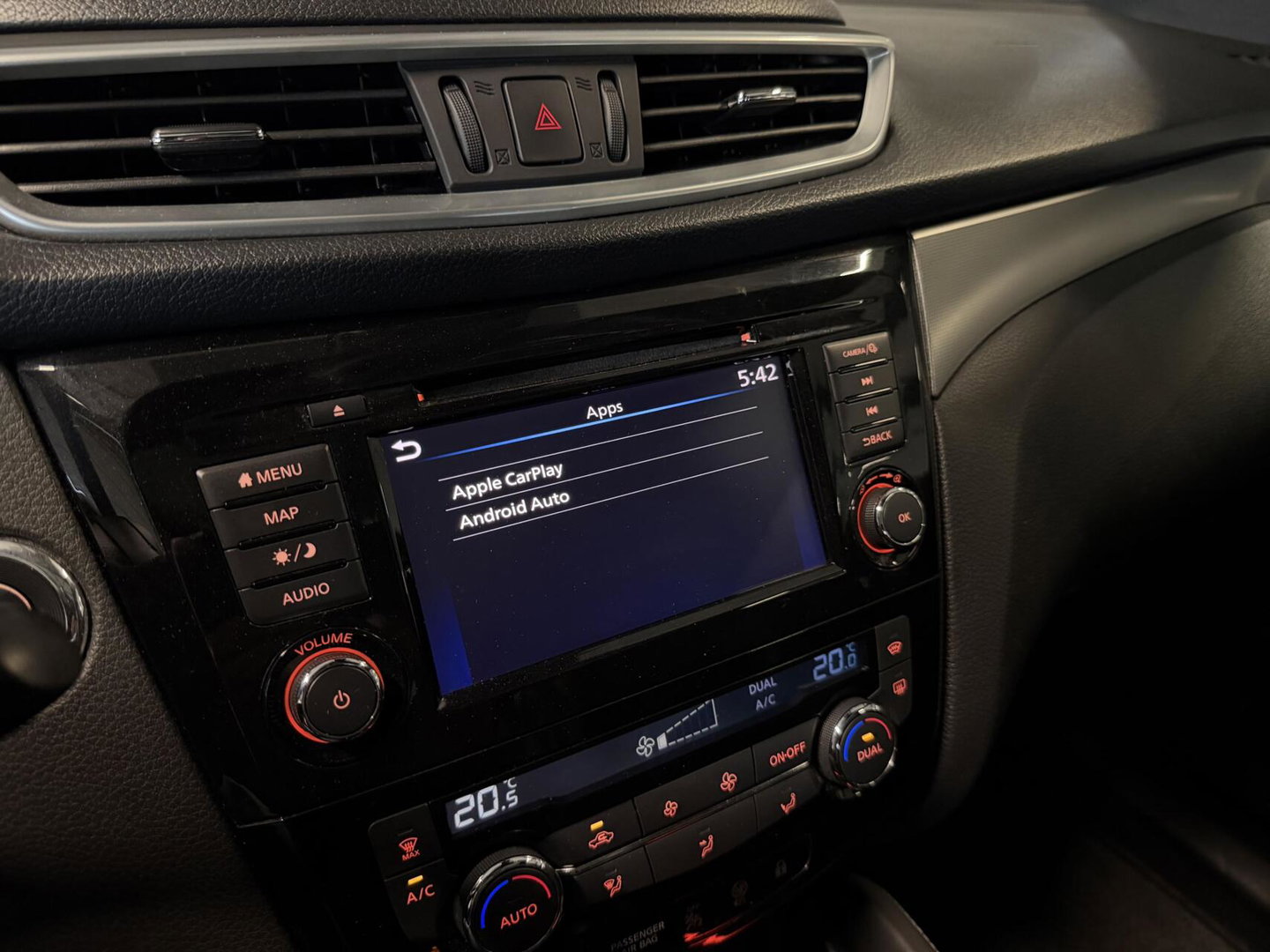 Nissan QASHQAI 1.3 DIG-T Tekna + Bose Leer Carplay Camera