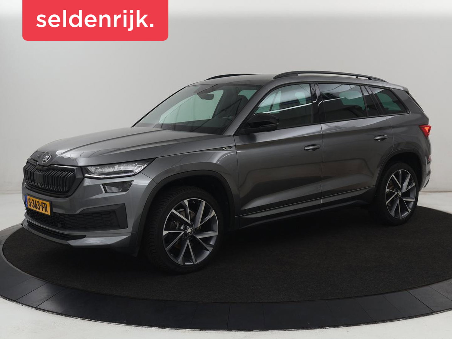Škoda Kodiaq 1.5 TSI Sportline Business 7 Persoons | Stoelverwarming | Adaptive cruise | Alcantara | Matrix LED | Carplay | Keyless | Camera | Virtual Cockpit | Side Assist | Sfeerverlichting | Navigatie