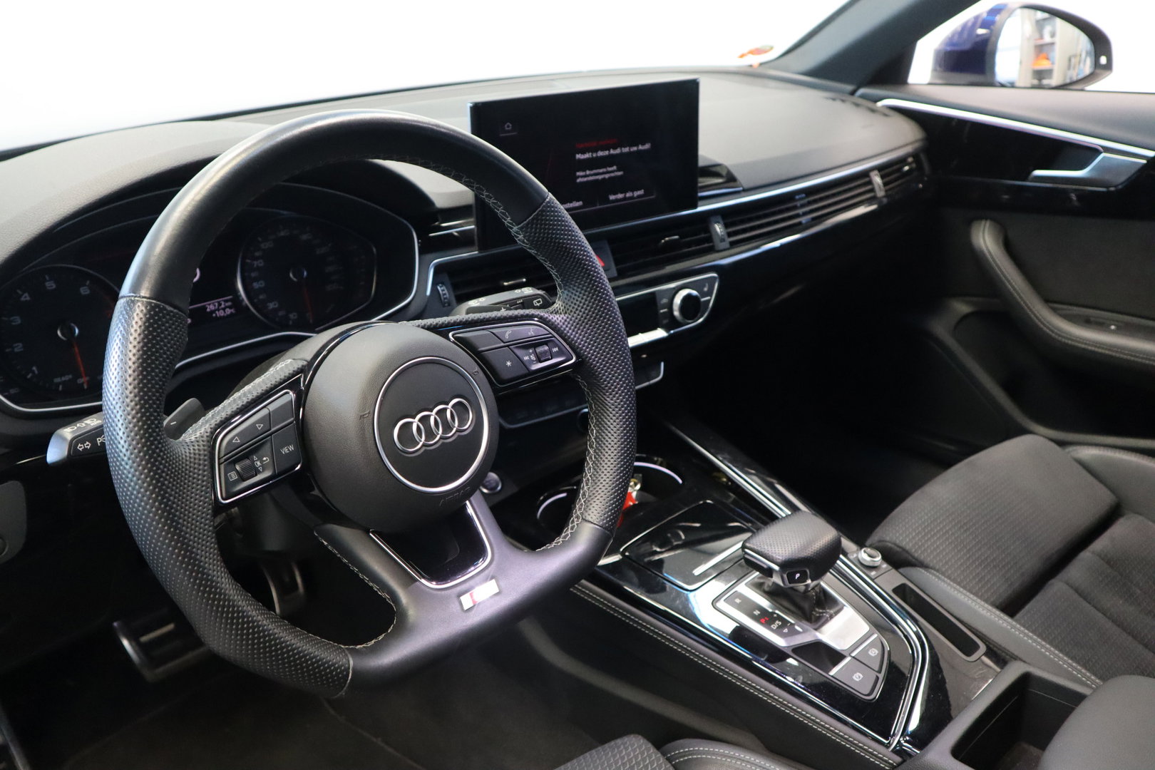 Audi A4 Avant 40 TFSI S edition Cruise/Climate PDC 204PK! 24 Maanden garantie* (Vraag naar de voorwaarden)
