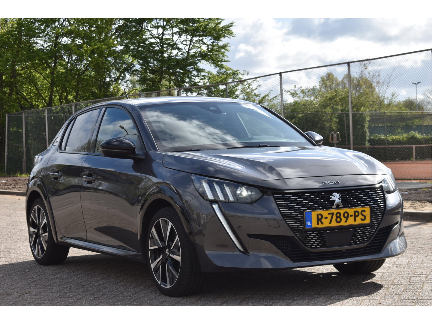Peugeot 208 1.2 PureTech 131 pk GT-Line | Camera | Carplay | DAB | Stoelverwarming | Sfeerverlichting | Sportstoelen | Full LED