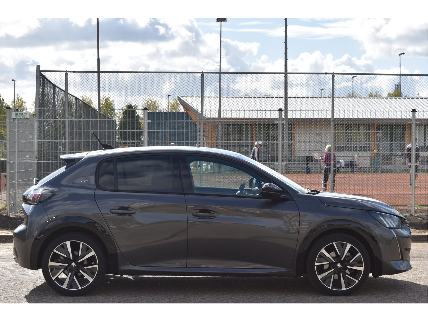 Peugeot 208 1.2 PureTech 131 pk GT-Line | Camera | Carplay | DAB | Stoelverwarming | Sfeerverlichting | Sportstoelen | Full LED