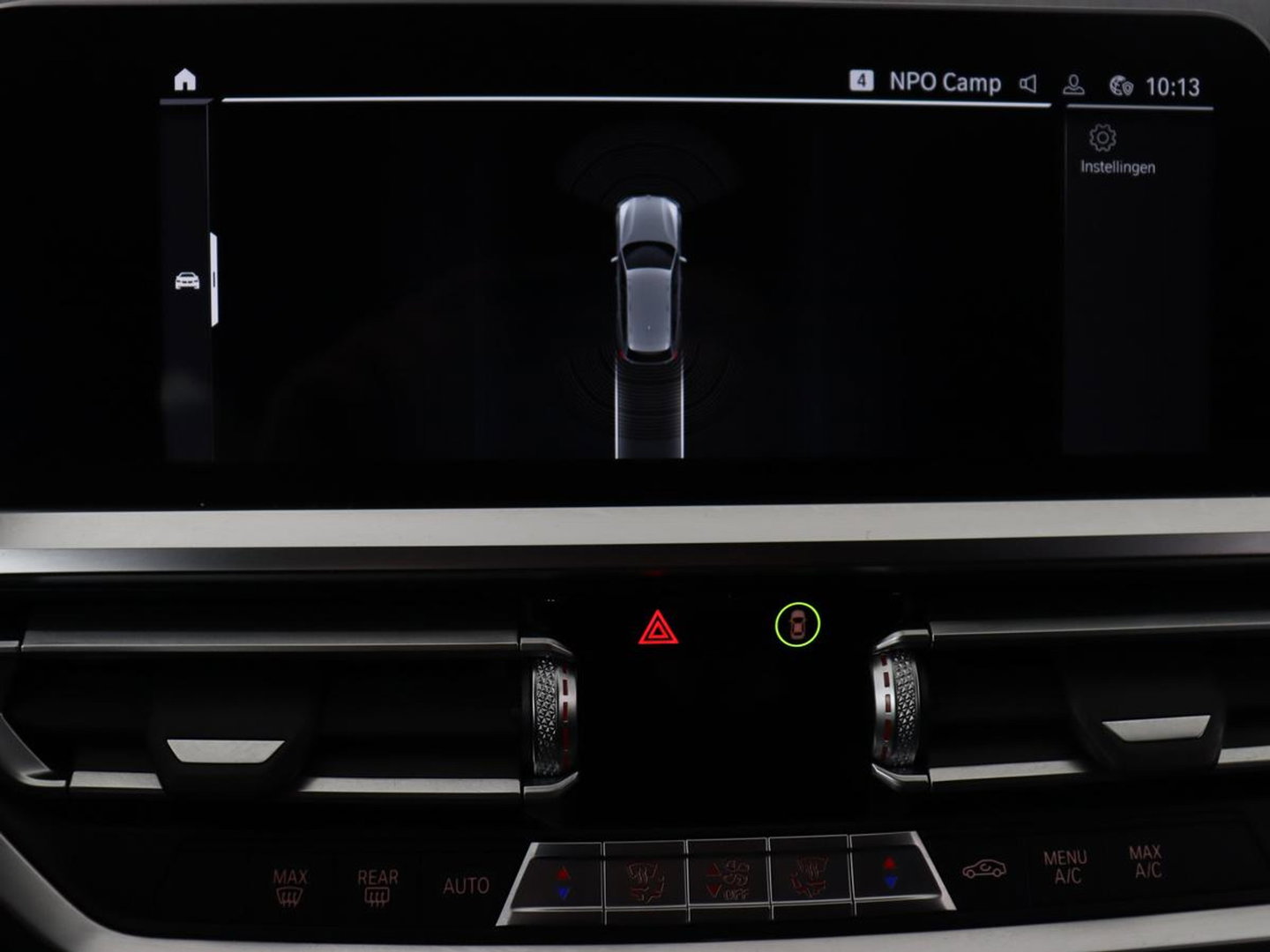 BMW 3 Serie 318i Luxury Line | Sportstoelen | Leder | Carplay | Live Cockpit | Sfeerverlichting | Trekhaak | Parkeerhulp | Climate control | Full LED | Cruise control | Bluetooth