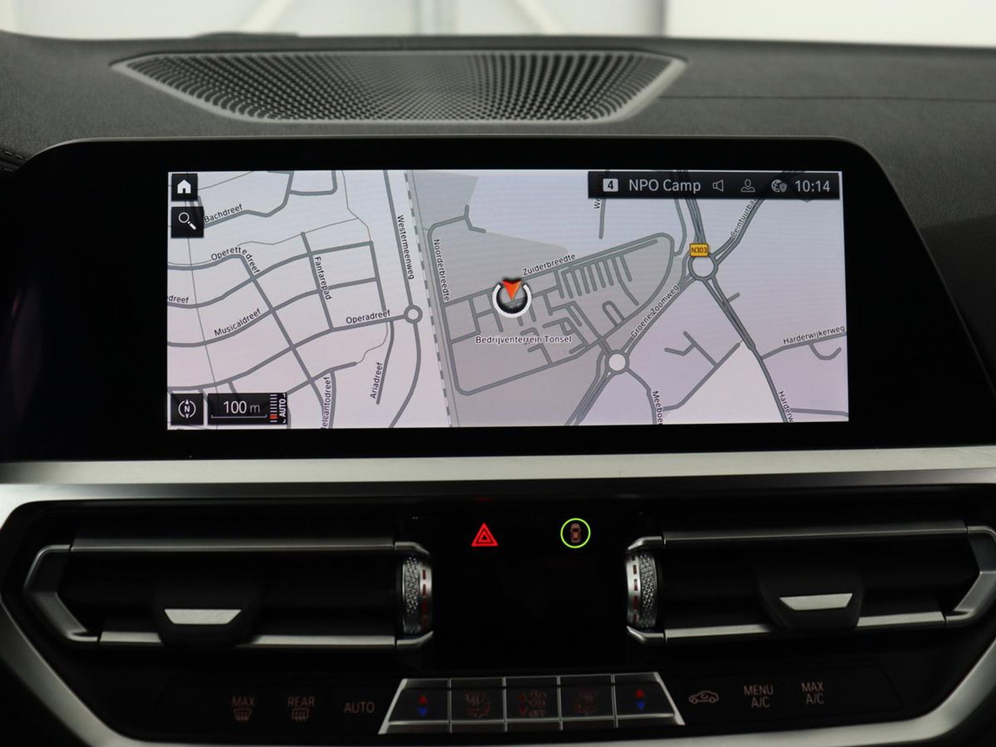 BMW 3 Serie 318i Luxury Line | Sportstoelen | Leder | Carplay | Live Cockpit | Sfeerverlichting | Trekhaak | Parkeerhulp | Climate control | Full LED | Cruise control | Bluetooth