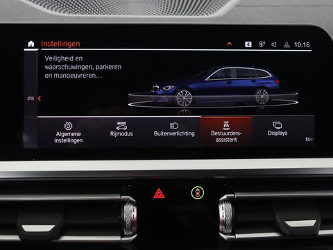 BMW 3 Serie 318i Luxury Line | Sportstoelen | Leder | Carplay | Live Cockpit | Sfeerverlichting | Trekhaak | Parkeerhulp | Climate control | Full LED | Cruise control | Bluetooth