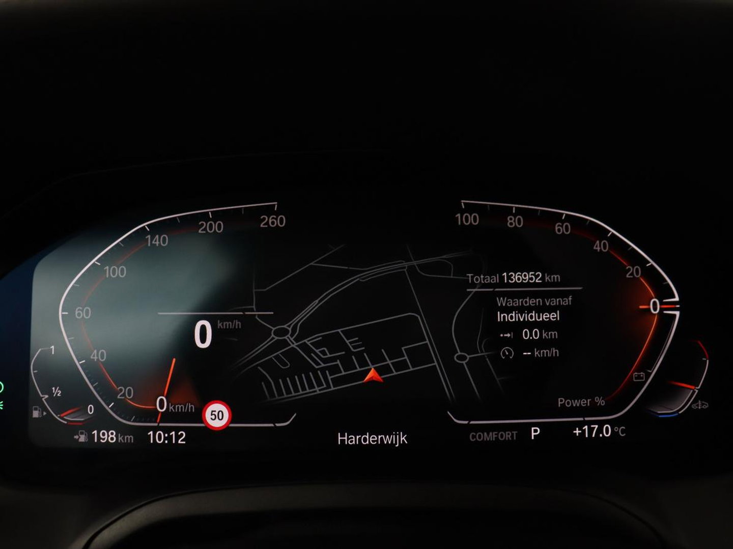BMW 3 Serie 318i Luxury Line | Sportstoelen | Leder | Carplay | Live Cockpit | Sfeerverlichting | Trekhaak | Parkeerhulp | Climate control | Full LED | Cruise control | Bluetooth