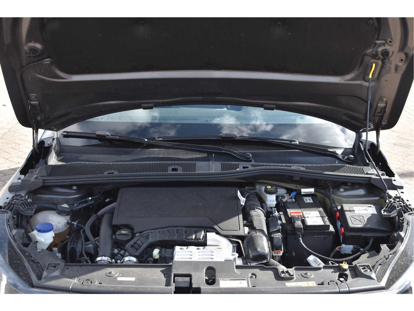 Peugeot 208 1.2 PureTech 131 pk GT-Line | Camera | Carplay | DAB | Stoelverwarming | Sfeerverlichting | Sportstoelen | Full LED