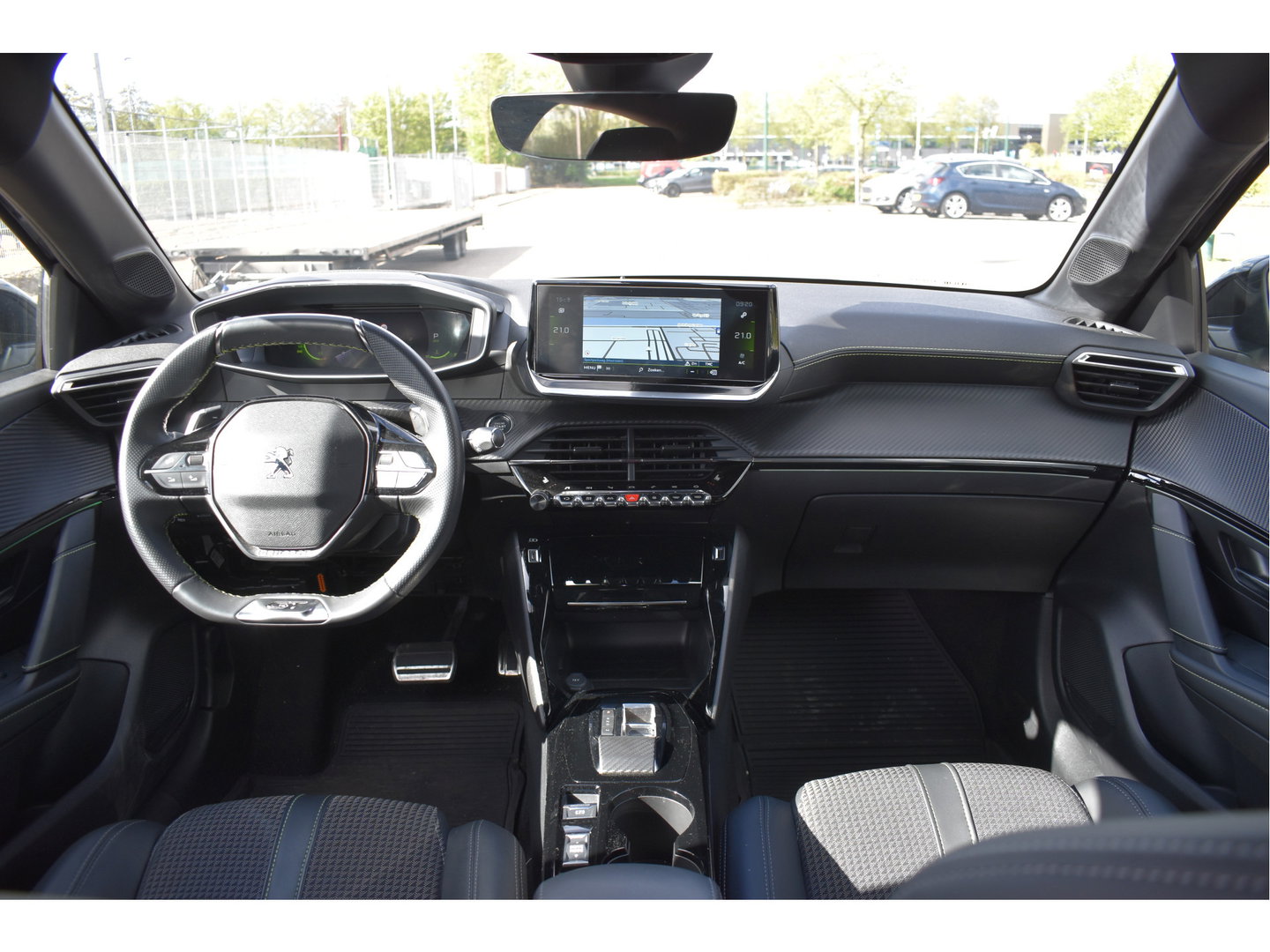 Peugeot 208 1.2 PureTech 131 pk GT-Line | Camera | Carplay | DAB | Stoelverwarming | Sfeerverlichting | Sportstoelen | Full LED