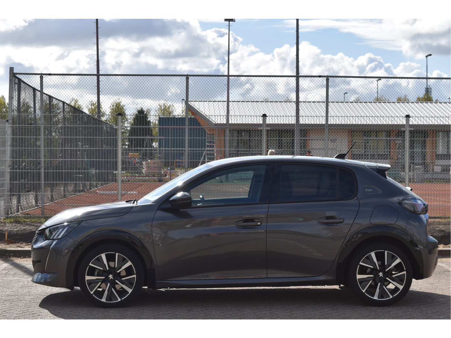 Peugeot 208 1.2 PureTech 131 pk GT-Line | Camera | Carplay | DAB | Stoelverwarming | Sfeerverlichting | Sportstoelen | Full LED