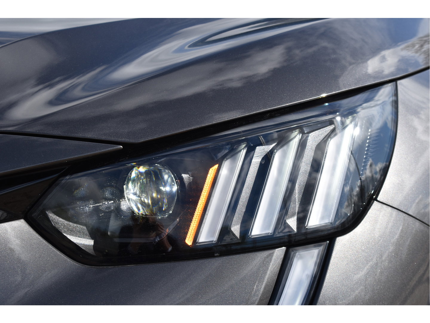 Peugeot 208 1.2 PureTech 131 pk GT-Line | Camera | Carplay | DAB | Stoelverwarming | Sfeerverlichting | Sportstoelen | Full LED