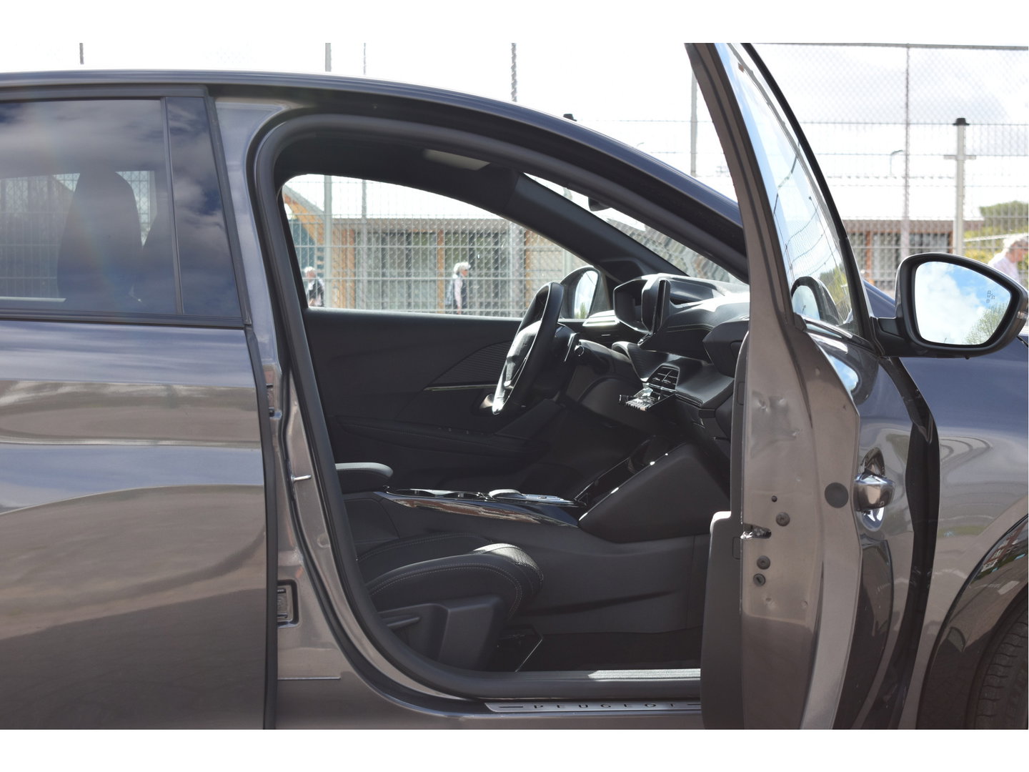 Peugeot 208 1.2 PureTech 131 pk GT-Line | Camera | Carplay | DAB | Stoelverwarming | Sfeerverlichting | Sportstoelen | Full LED