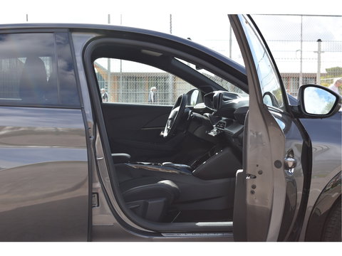 Peugeot 208 1.2 PureTech 131 pk GT-Line | Camera | Carplay | DAB | Stoelverwarming | Sfeerverlichting | Sportstoelen | Full LED