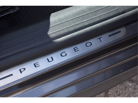 Peugeot 208 1.2 PureTech 131 pk GT-Line | Camera | Carplay | DAB | Stoelverwarming | Sfeerverlichting | Sportstoelen | Full LED