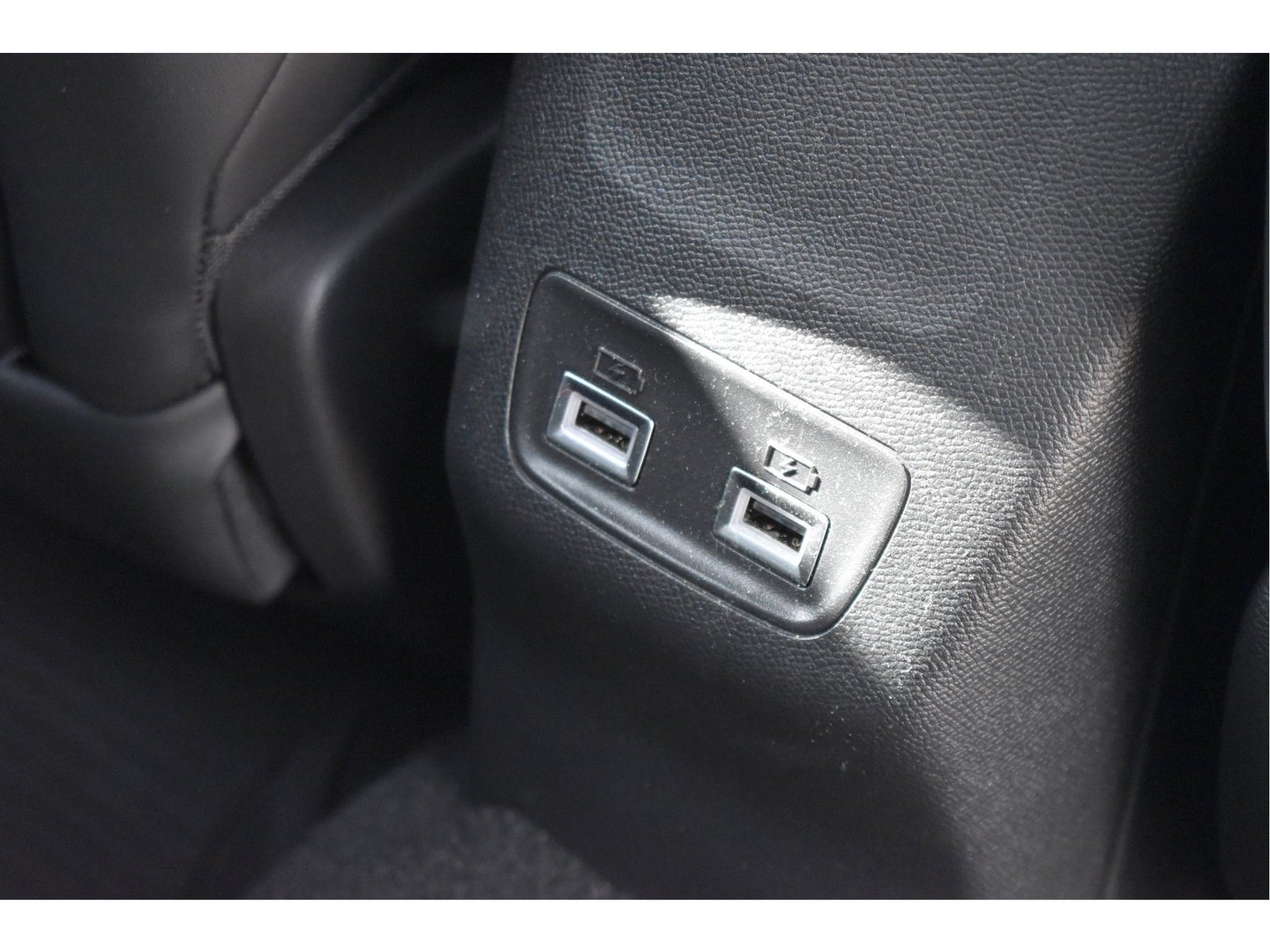 Peugeot 208 1.2 PureTech 131 pk GT-Line | Camera | Carplay | DAB | Stoelverwarming | Sfeerverlichting | Sportstoelen | Full LED