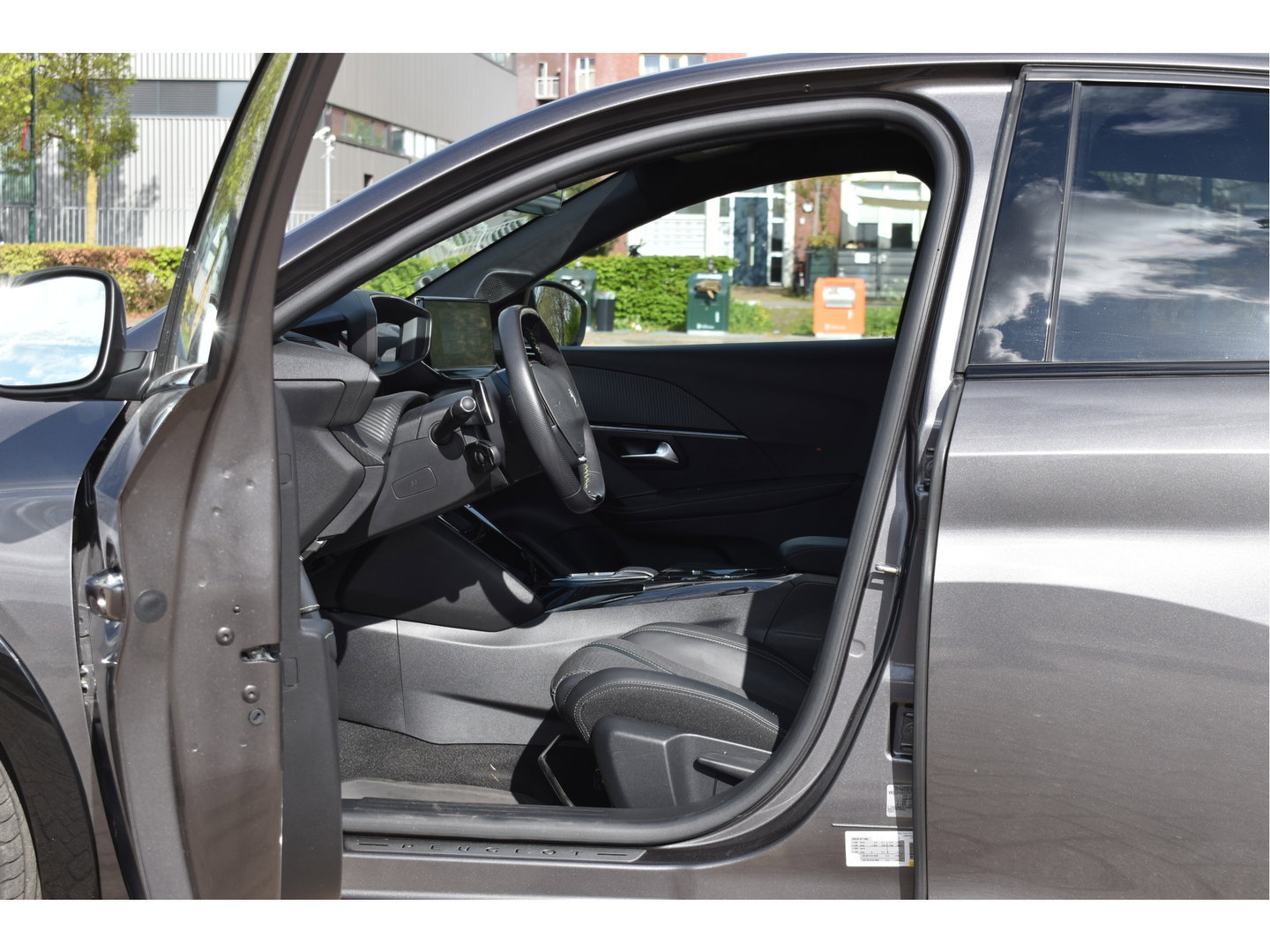 Peugeot 208 1.2 PureTech 131 pk GT-Line | Camera | Carplay | DAB | Stoelverwarming | Sfeerverlichting | Sportstoelen | Full LED