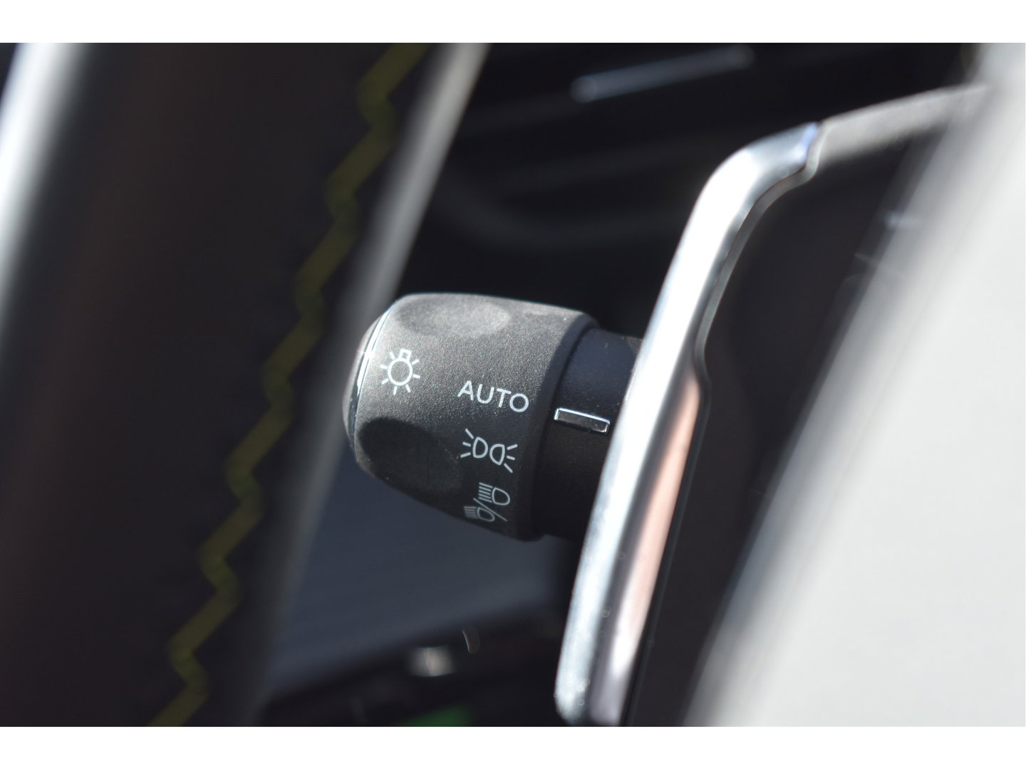 Peugeot 208 1.2 PureTech 131 pk GT-Line | Camera | Carplay | DAB | Stoelverwarming | Sfeerverlichting | Sportstoelen | Full LED