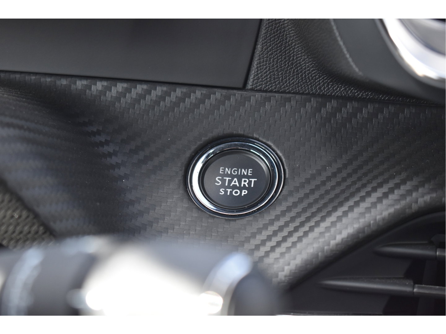 Peugeot 208 1.2 PureTech 131 pk GT-Line | Camera | Carplay | DAB | Stoelverwarming | Sfeerverlichting | Sportstoelen | Full LED