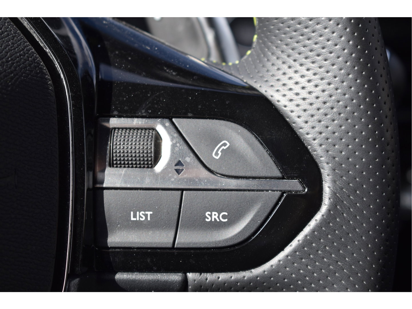 Peugeot 208 1.2 PureTech 131 pk GT-Line | Camera | Carplay | DAB | Stoelverwarming | Sfeerverlichting | Sportstoelen | Full LED