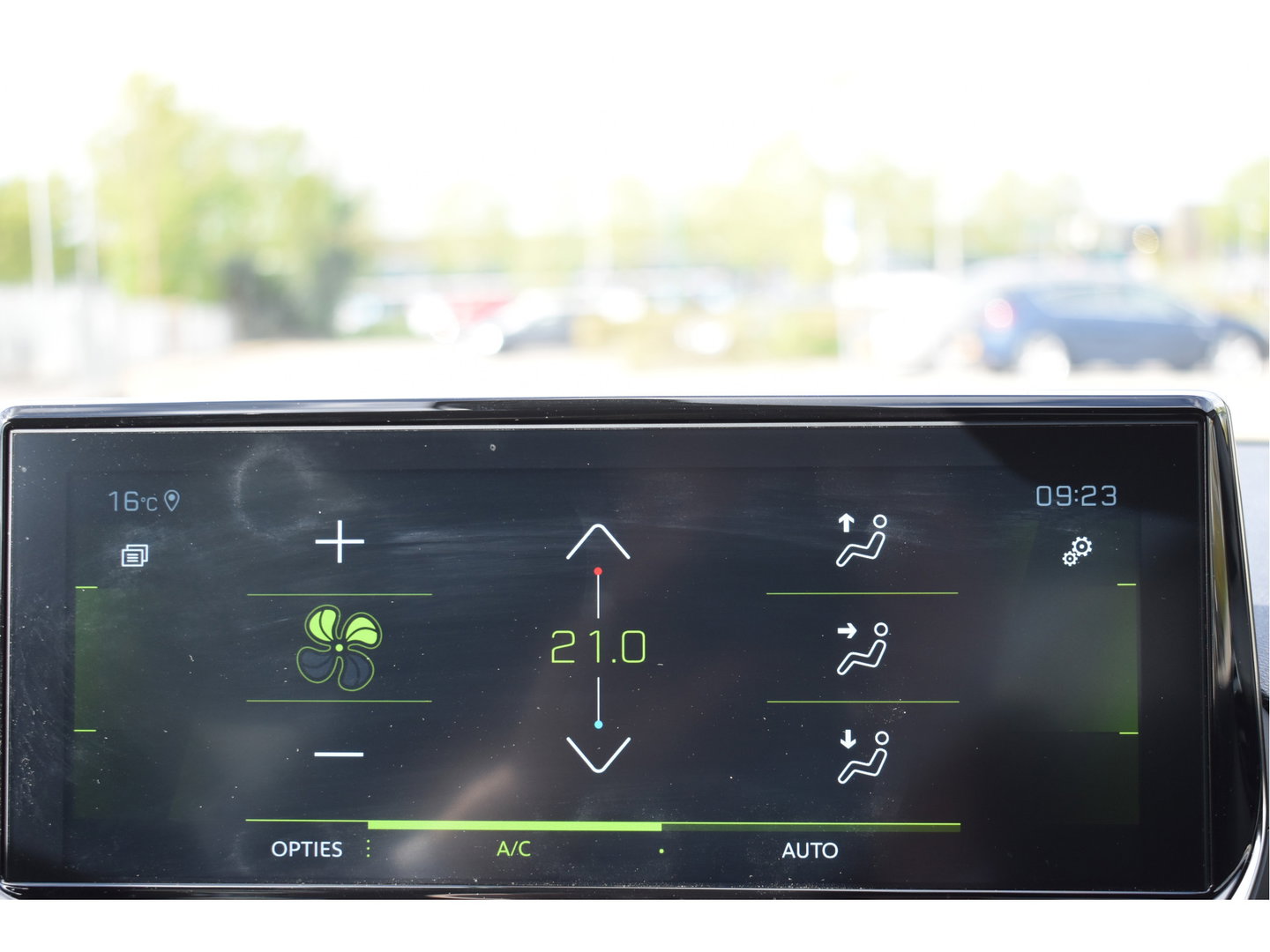 Peugeot 208 1.2 PureTech 131 pk GT-Line | Camera | Carplay | DAB | Stoelverwarming | Sfeerverlichting | Sportstoelen | Full LED