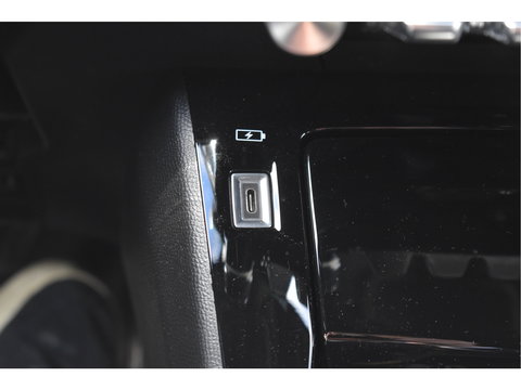 Peugeot 208 1.2 PureTech 131 pk GT-Line | Camera | Carplay | DAB | Stoelverwarming | Sfeerverlichting | Sportstoelen | Full LED