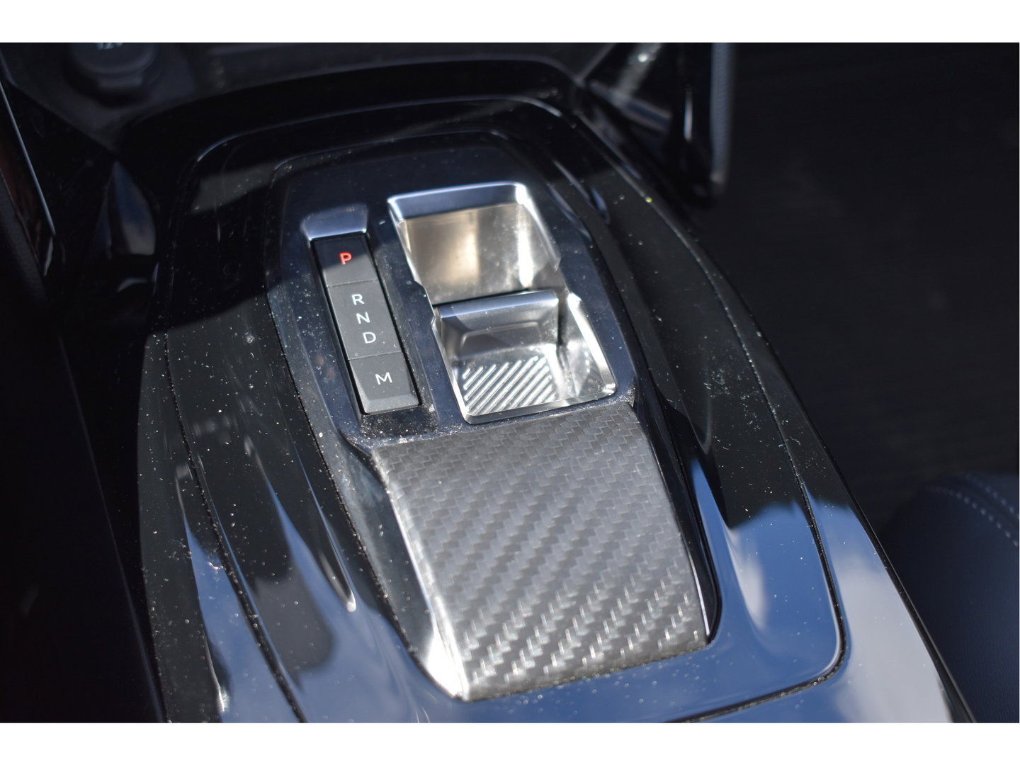 Peugeot 208 1.2 PureTech 131 pk GT-Line | Camera | Carplay | DAB | Stoelverwarming | Sfeerverlichting | Sportstoelen | Full LED