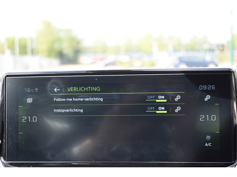 Peugeot 208 1.2 PureTech 131 pk GT-Line | Camera | Carplay | DAB | Stoelverwarming | Sfeerverlichting | Sportstoelen | Full LED