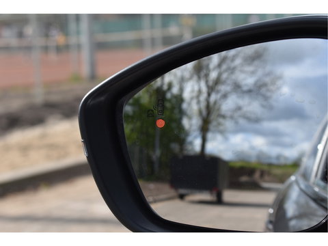 Peugeot 208 1.2 PureTech 131 pk GT-Line | Camera | Carplay | DAB | Stoelverwarming | Sfeerverlichting | Sportstoelen | Full LED