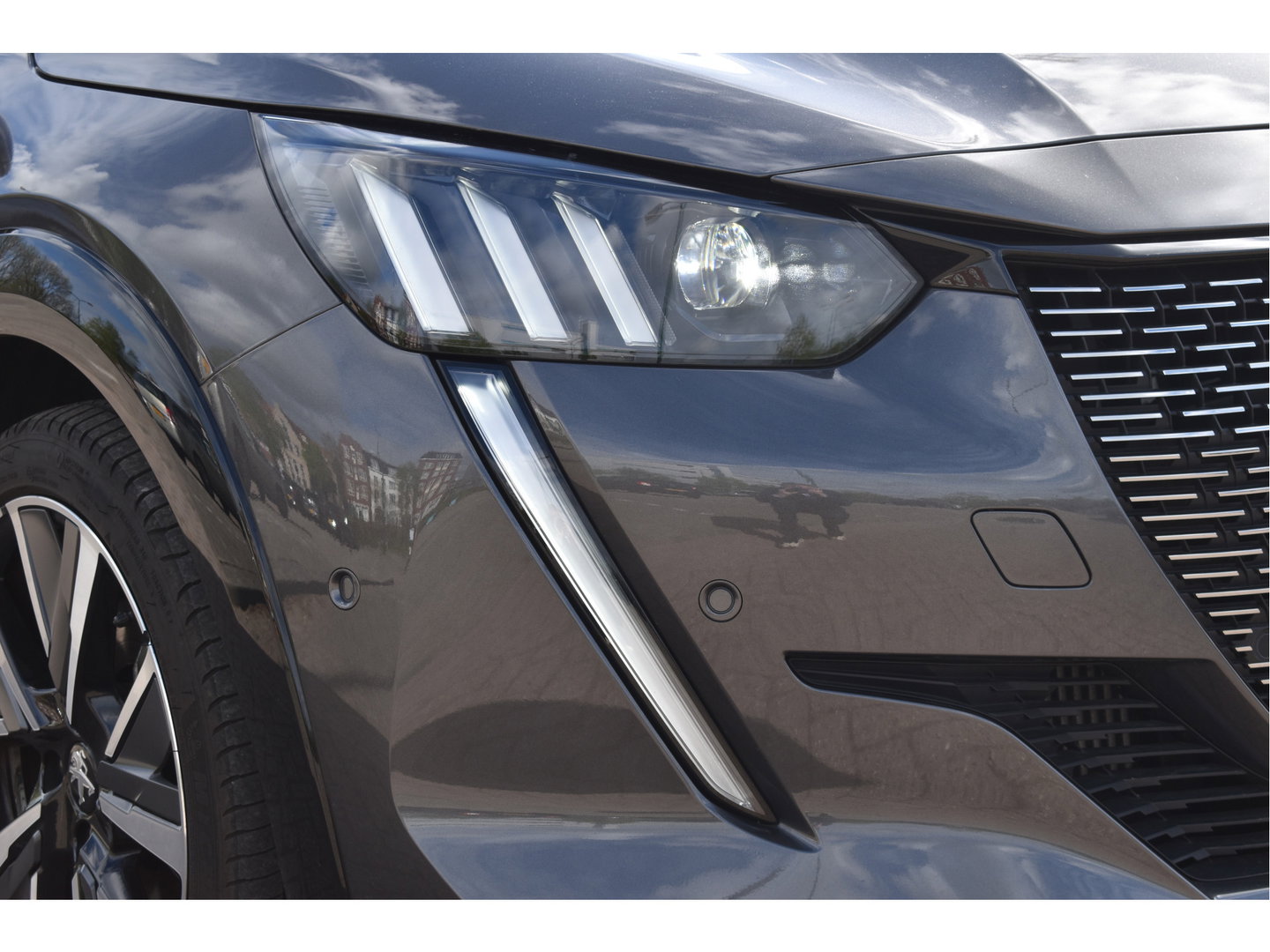 Peugeot 208 1.2 PureTech 131 pk GT-Line | Camera | Carplay | DAB | Stoelverwarming | Sfeerverlichting | Sportstoelen | Full LED