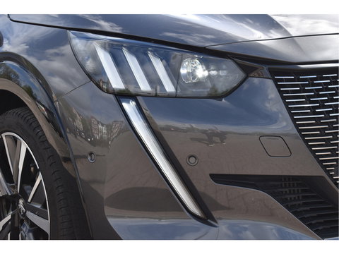 Peugeot 208 1.2 PureTech 131 pk GT-Line | Camera | Carplay | DAB | Stoelverwarming | Sfeerverlichting | Sportstoelen | Full LED