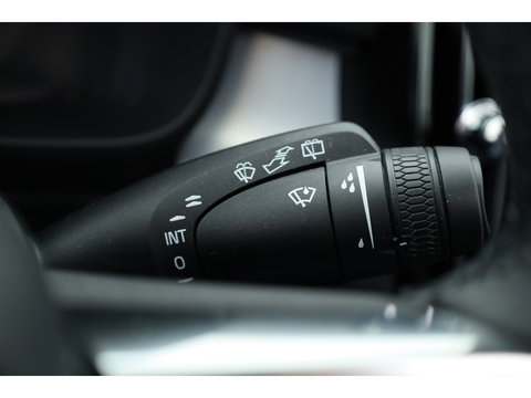 Volvo XC40 2.0 B3 Ultra Black Edition | Pano | ACC | Blis | 360 Cam | H&K Audio | Stoel & Stuur verwarming |