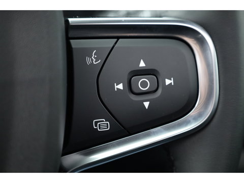 Volvo XC40 2.0 B3 Ultra Black Edition | Pano | ACC | Blis | 360 Cam | H&K Audio | Stoel & Stuur verwarming |