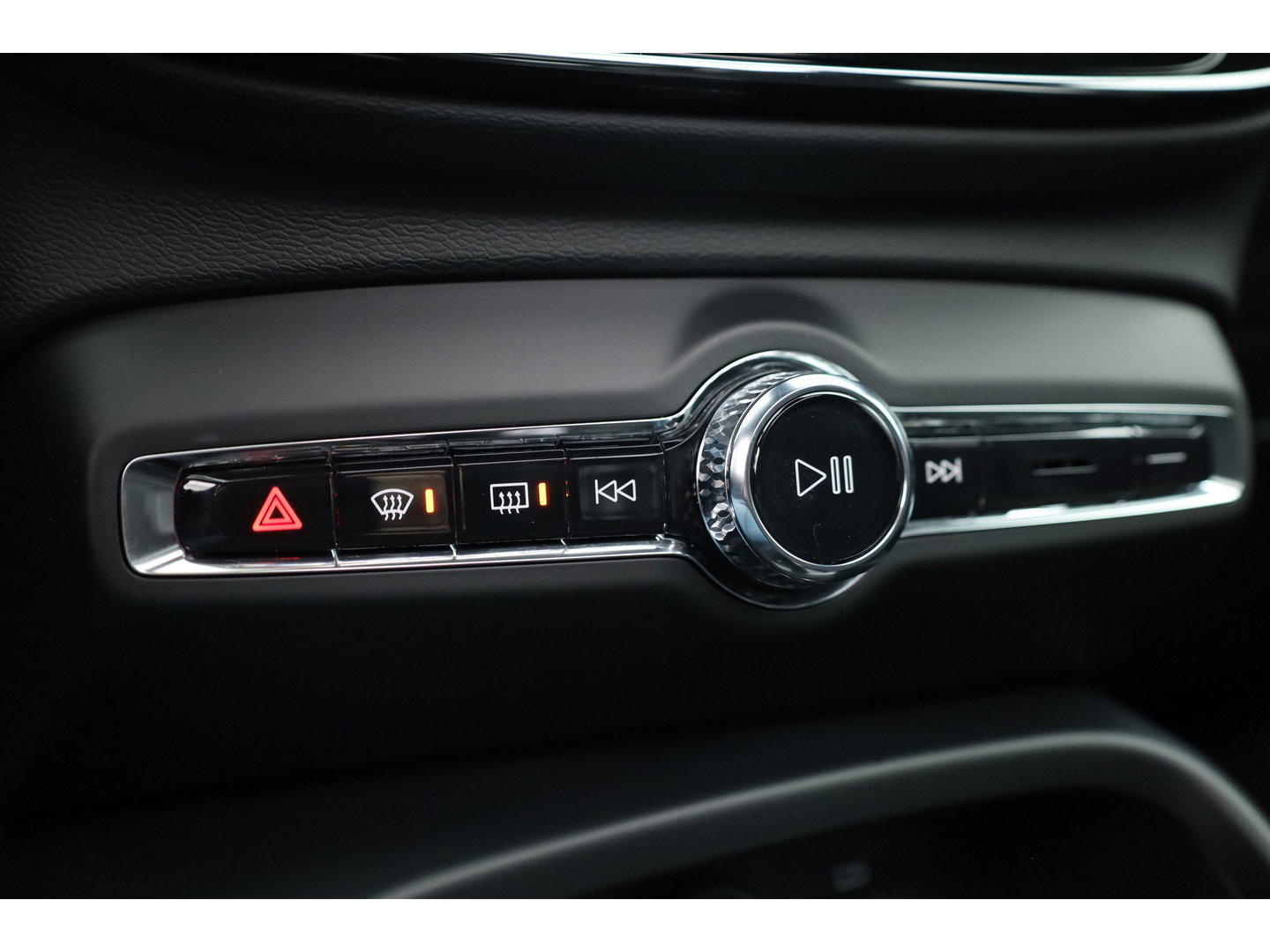 Volvo XC40 2.0 B3 Ultra Black Edition | Pano | ACC | Blis | 360 Cam | H&K Audio | Stoel & Stuur verwarming |