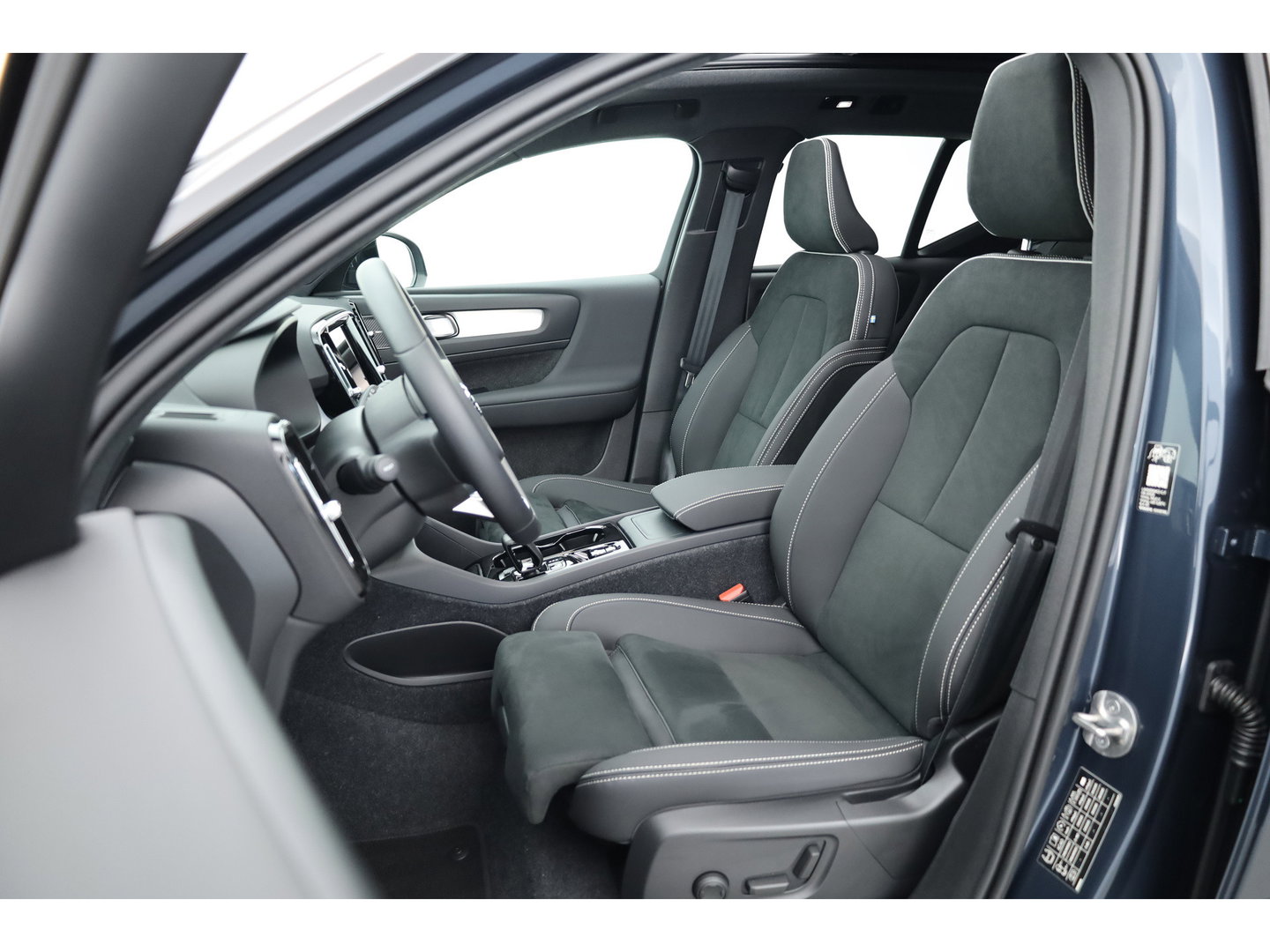 Volvo XC40 2.0 B3 Ultra Black Edition | Pano | ACC | Blis | 360 Cam | H&K Audio | Stoel & Stuur verwarming |