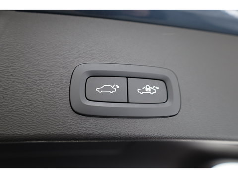 Volvo XC40 2.0 B3 Ultra Black Edition | Pano | ACC | Blis | 360 Cam | H&K Audio | Stoel & Stuur verwarming |