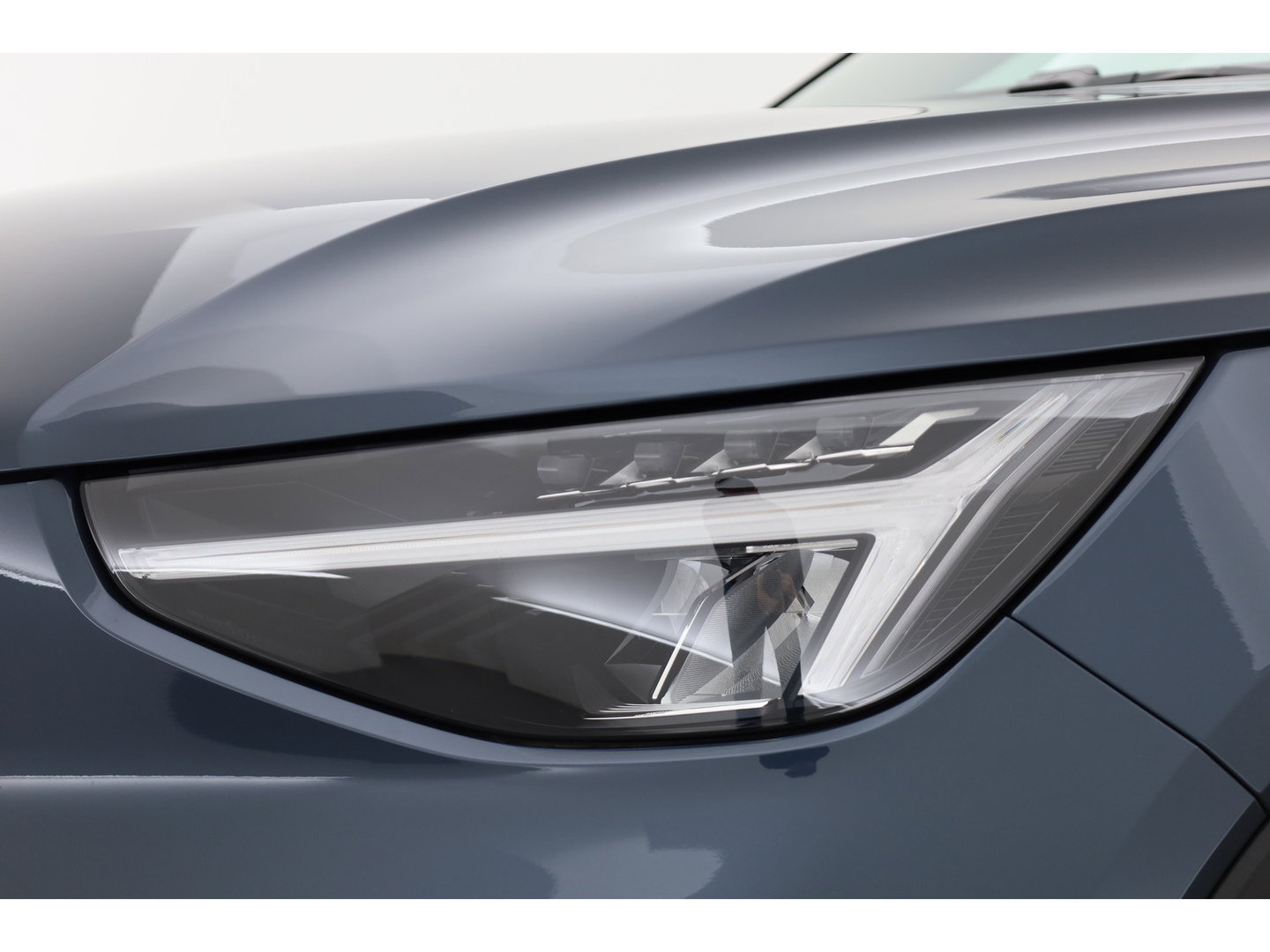 Volvo XC40 2.0 B3 Ultra Black Edition | Pano | ACC | Blis | 360 Cam | H&K Audio | Stoel & Stuur verwarming |