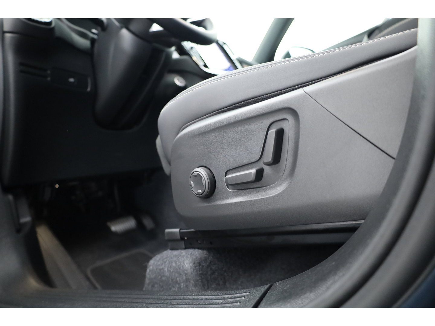 Volvo XC40 2.0 B3 Ultra Black Edition | Pano | ACC | Blis | 360 Cam | H&K Audio | Stoel & Stuur verwarming |