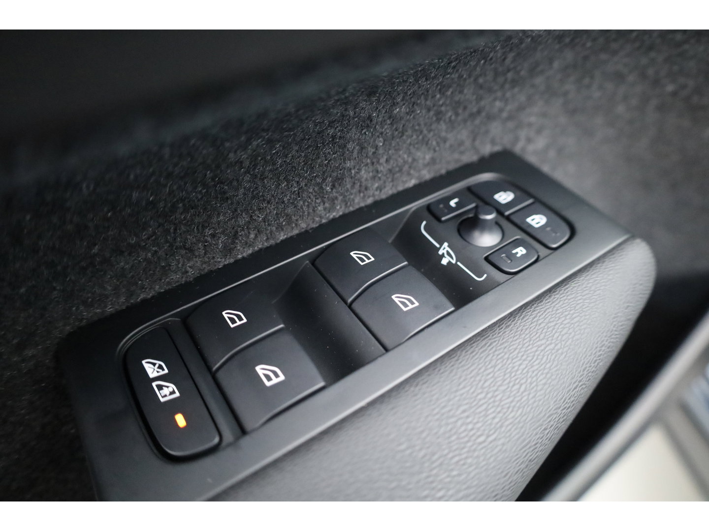 Volvo XC40 2.0 B3 Ultra Black Edition | Pano | ACC | Blis | 360 Cam | H&K Audio | Stoel & Stuur verwarming |