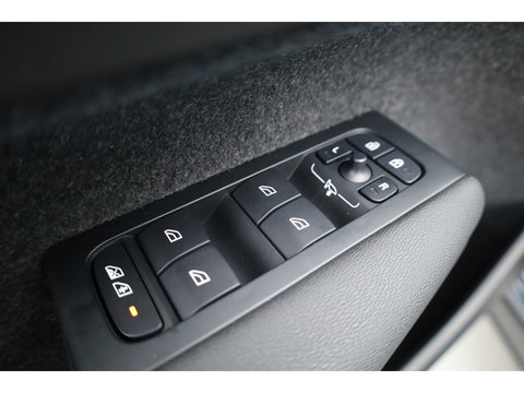 Volvo XC40 2.0 B3 Ultra Black Edition | Pano | ACC | Blis | 360 Cam | H&K Audio | Stoel & Stuur verwarming |