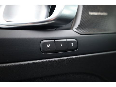 Volvo XC40 2.0 B3 Ultra Black Edition | Pano | ACC | Blis | 360 Cam | H&K Audio | Stoel & Stuur verwarming |