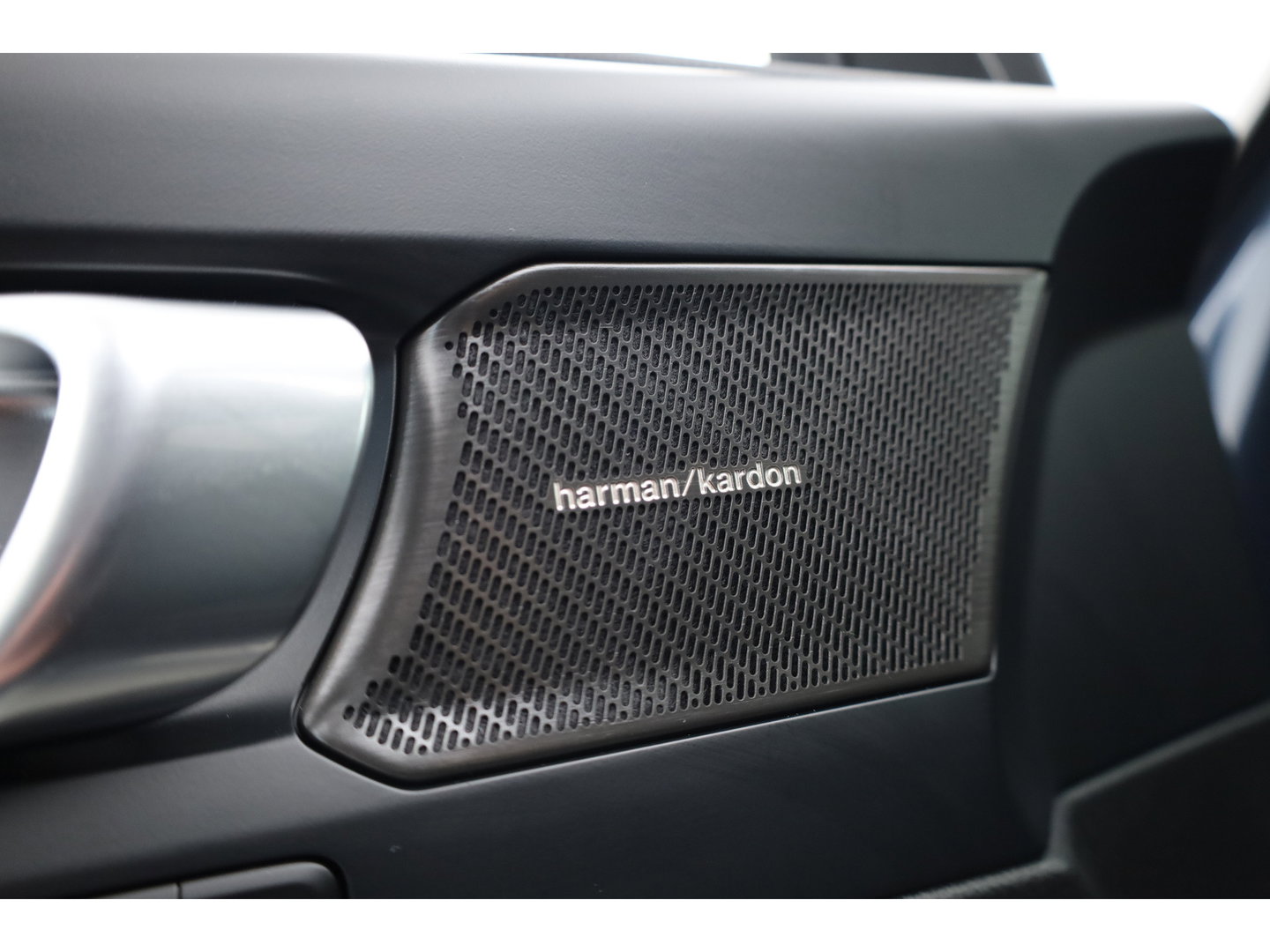 Volvo XC40 2.0 B3 Ultra Black Edition | Pano | ACC | Blis | 360 Cam | H&K Audio | Stoel & Stuur verwarming |