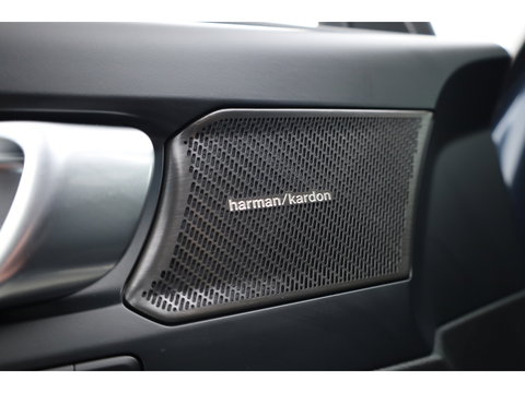Volvo XC40 2.0 B3 Ultra Black Edition | Pano | ACC | Blis | 360 Cam | H&K Audio | Stoel & Stuur verwarming |