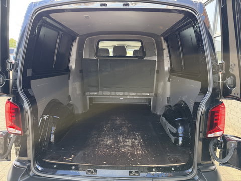 Volkswagen Transporter 2.0 TDI 150pk L2H1 30 DC 5 persoons Comfortline / vaste prijs rijklaar € 27.950 ex btw / / lease vanaf € / zwart metallic / nieuwe 20 inch velgen + banden / euro 6