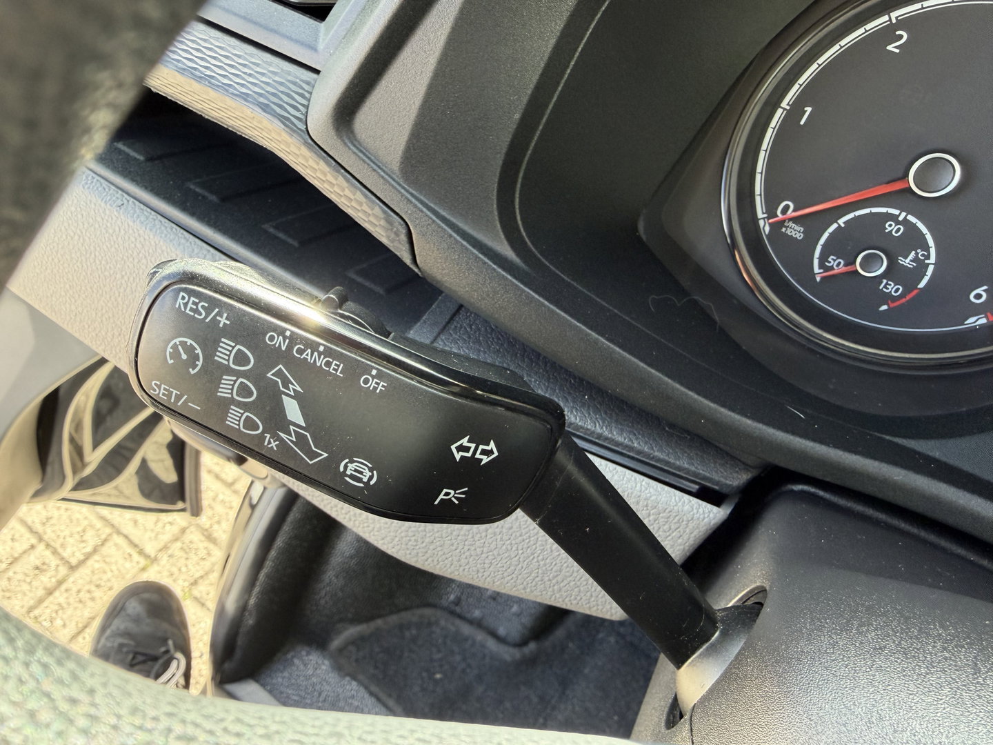 Volkswagen Transporter 2.0 TDI 150pk L2H1 30 DC 5 persoons Comfortline / vaste prijs rijklaar € 27.950 ex btw / / lease vanaf € / zwart metallic / nieuwe 20 inch velgen + banden / euro 6