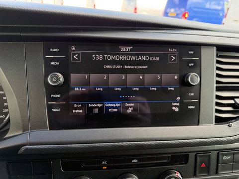 Volkswagen Transporter 2.0 TDI 150pk L2H1 30 DC 5 persoons Comfortline / vaste prijs rijklaar € 27.950 ex btw / / lease vanaf € / zwart metallic / nieuwe 20 inch velgen + banden / euro 6